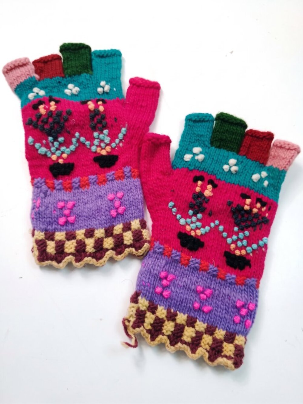 Traditional Andean Gloves with Embroidered Patterns – Warm Winter Wear